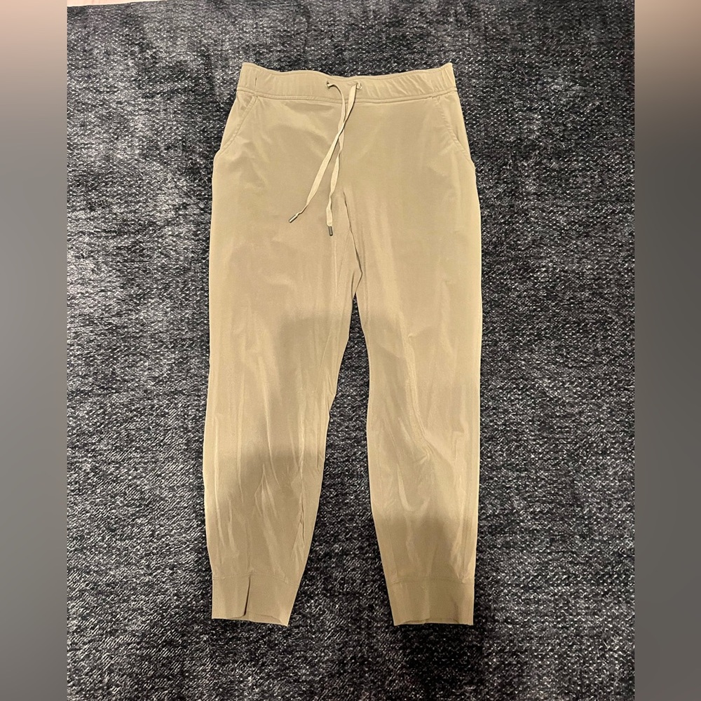 Eddie Bauer Departure Jogger. Olive. Medium